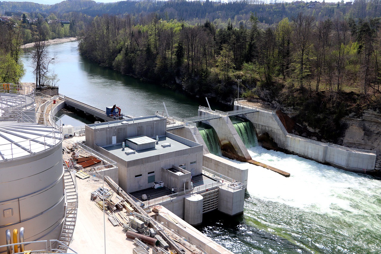 En este momento estás viendo Cómo funciona una central hidroeléctrica y cuál es su estructura interna