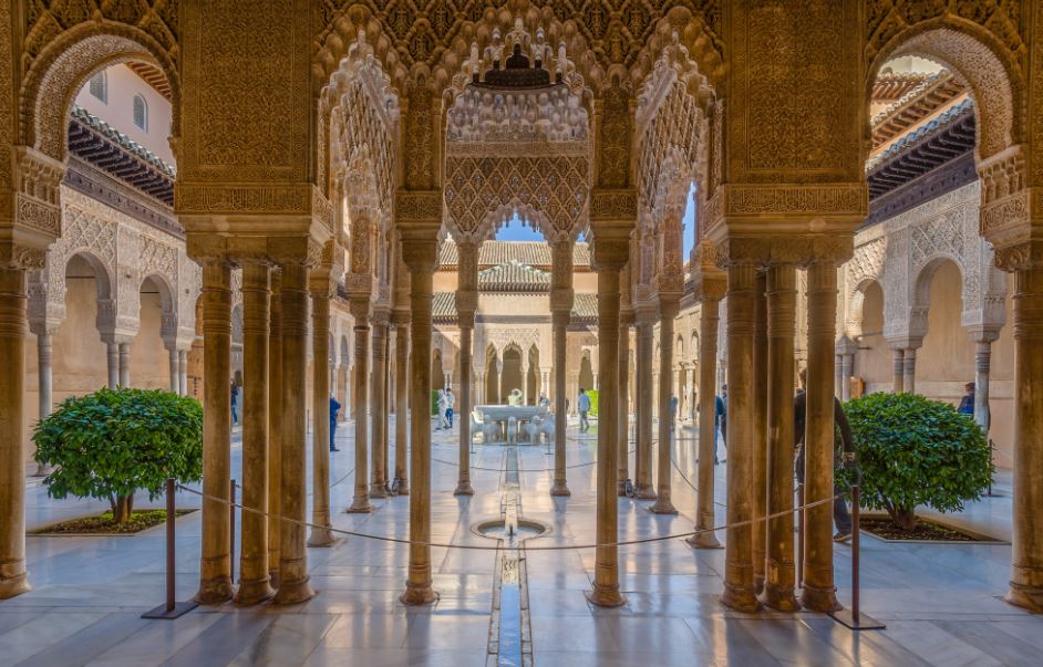 En este momento estás viendo Historia y partes de la Alhambra de Granada