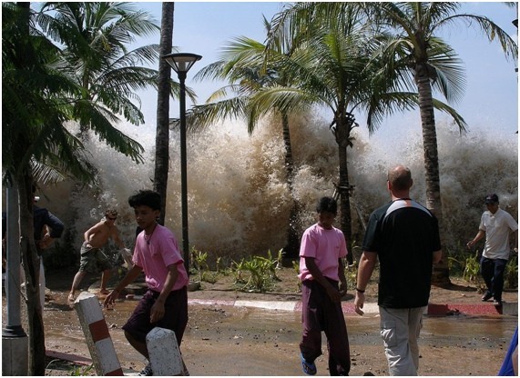 ola de un tsunami